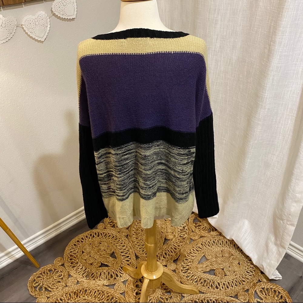 NY Connection Colorblock Sweater - Picture 6 of 8